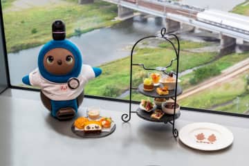 地上130mで癒しのひととき！二子玉川エクセルホテル東急が『LOVOT』とコラボ！1日1組限定「LOVOTアフタヌーンティー」予約開始！