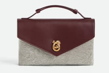 ボッテガ・ヴェネタ“フェルト×レザー”のバッグ、結び目パーツ煌めく「ノット ロック」など