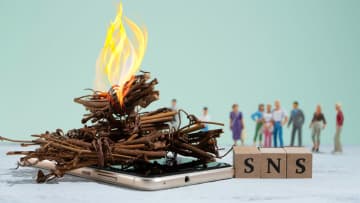 “映画 進撃の巨人”脚本家・町山智浩氏、『偏差値35で学術会議担当？』小野田大臣の”学歴批判”発言がSNS大炎上→コメントで批判殺到「とにかく言動に品性が全く感じられない」「重要なのは地頭の良さです」「人のこと言えるレベルじゃねーだろ」