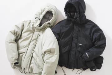ジャーナル スタンダード レリューム×ナンガ防水透湿素材のダウンジャケット、カラビナ付きグローブ付属