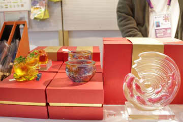 中国輸入博、上海の特産品が各国記者に好評