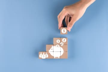 40代を迎えて貯蓄額は「500万円」です。20代のころは「1000万円」を目標にしていたのですが、実際に達成できている人は多いのでしょうか？