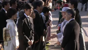 秋の園遊会　両陛下、愛子さま“馬談義”に花　皇后さまから武豊さん騎乗馬の名前が次々と…愛子さま「脚がプルプルしそう」