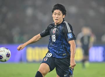 ｢なんで背番号ないんだ…??｣イングランドでの日本代表コンビによる決勝点は見どころ満載！｢ついに森下から大橋のゴールが!!｣｢ナイスゴール!!｣