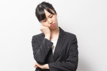 「年功序列が生みだしたモンスターだと思います」“いい年の管理職おじさん”に手取り足取り指示することになった20代女性