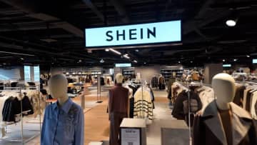 「SHEIN」パリに“世界初”常設店舗　長蛇の列も「ウルトラファストファッション」に警戒感　抗議で撤退するブランドも