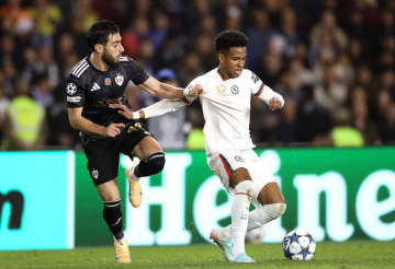 「無駄なプレーばかり」「愚かなミス」世界を制したプレミア強豪、アゼルバイジャン王者とまさかのドローで批判噴出「リーグ優勝を真剣に目指せるはずがない」【CL】