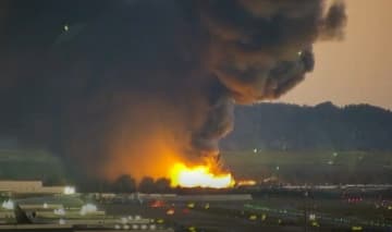 貨物機が墜落炎上 死者12人に 米・ケンタッキー州