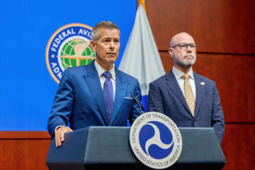 米航空便の運航、10％削減へ　政府閉鎖受け当局方針