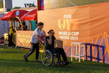 U-17W杯、用意されたバリアフリー体験　障がい持つファンと「サッカーの興奮を共有」