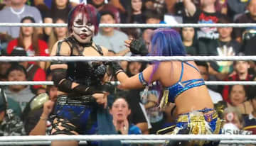 日本人女子タッグ、米マットで謎ダンスに“笑撃”「笑いこらえてる」王者のリアクションにツッコミ