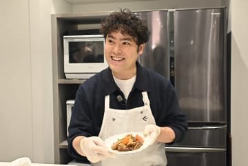 前原瑞樹、勝男の気持ちを実感？　『あんたが』コラボイベントで筑前煮作りに挑戦