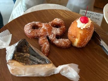 【東京・蔵前】新商品リボンドーナツが可愛い！有名パン屋「チガヤベーカリー」が移転オープン