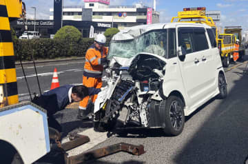 支援学校バス事故10人搬送　自動車追突、児童ら軽傷