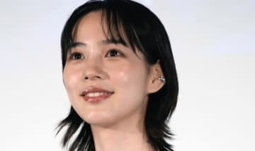 のん、雪山での撮影風景を公開⇒吹雪の中たたずむ登山家役に「命がけ」「過酷なロケ」と反響