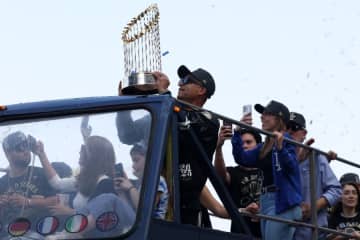 パレードから2日後も休めぬド軍ナイン　電撃訪問した場所…日本人スターと交流も