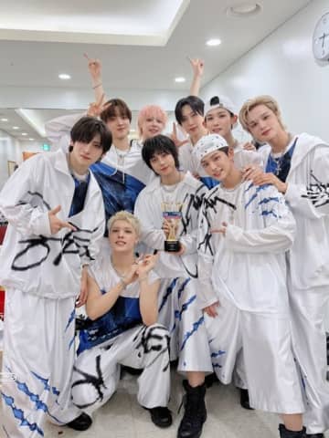 &TEAM、韓国音楽番組で“2冠”の快挙！爆発的な人気で韓国デビュー直後から快進撃続く「夢のよう」