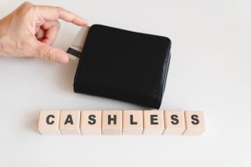 家計の現金・預金残高は「1126兆円」にものぼる！ しかし若者の“手元キャッシュ不足”が当たり前に…!? もう現金レスが普通なの？