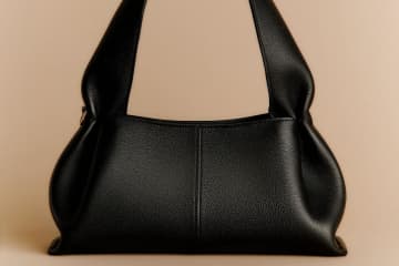 ポレーヌのアイコンバッグ「ヌメロ・ヌフ」から初のショルダータイプ、曲線フォルム×上質レザー