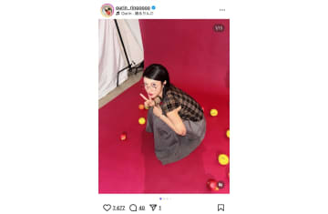 王林、“王林の日”にスタイル抜群なウインクショット　「脚が長いね」「金色のリンゴヘアー素晴らしい」