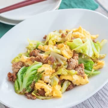 【キャベツとひき肉の一番ウマい食べ方】「作ったら秒で消えるよ」「コスパいいし最高じゃん」ご飯泥棒の決定版！簡単おかずレシピ