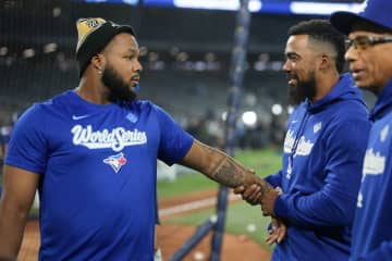 ドジャース・テオスカーの〝闘争心〟をファンが疑問視　ブルージェイズのゲレロと仲が良すぎて…