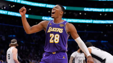 八村塁にドンチッチが“お辞儀” 華麗なパス受け3P成功 15得点でレイカーズ5連勝に貢献