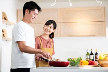 「買い替えたことはない」から「１年に1回買い替え派」まで。フライパンはどのくらいの頻度で買い替えてる？