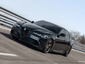 アルファ ロメオ「ジュリア クアドリフォリオ」の46台限定モデル「エストレマ」が登場! 最高出力10psアップ!!