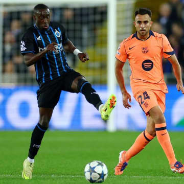 「絶対21歳じゃない」「バケモンすぎる」マンC育ちの韋駄天がバルサを攻略！全ゴールに絡む活躍で話題の的に「エトーみたいな身軽さ」【CL】