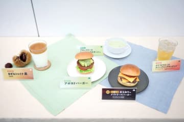 モスバーガー、今冬は「アボカド」「黒毛和牛のダブチ」の新商品で、頑張った自分の“ご褒美需要”を狙う