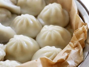 フライパンにのせるだけ！「ステンレス蒸し器」があれば“蒸し料理”を手軽に楽しめる♪