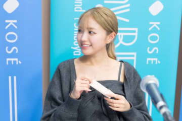 香音「ツヤ感が本当に大好き」「私は乾燥肌なので…」メイクをするときのこだわりは？