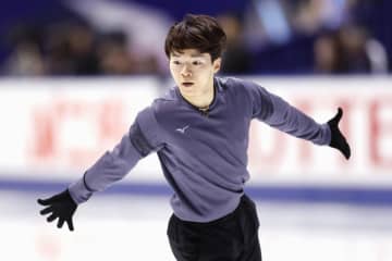 フィギュア鍵山「3連覇したい」　7日開幕のNHK杯へ調整