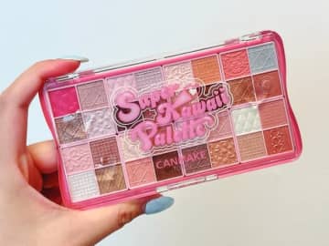 こんなの全世代ほしいだろ。キャンメイクから32色アイシャドウが爆誕、全色試してみた