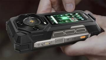 頑丈で屈強で最高にイカつい2画面タフネススマホ「Armor 33 Pro」