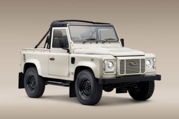 究極のリビルドが施された、初代ディフェンダーが2台限定で復活【CLASSIC DEFENDER V8 MUROMACHI EDITION】