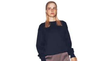 【明日なに着る？】ポイントは「赤も黒も感じる色合い」大人っぽさを保てるレトロ柄スカート