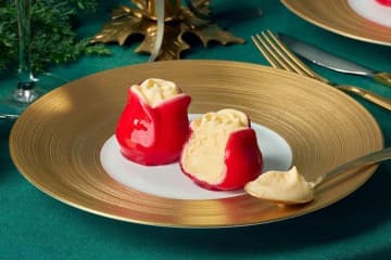 TOKYOチューリップローズの25年クリスマス、“とろっと”半生食感のバラ型チーズケーキ
