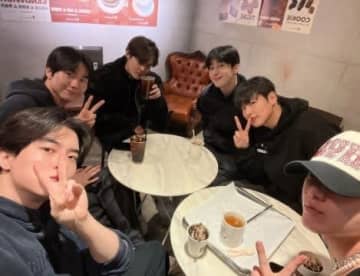 VICTON、デビュー9周年を控えて集結！仲睦まじい近況ショットが話題