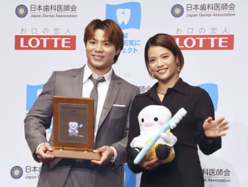 ベストスマイルに柔道の阿部兄妹　「歯も心も技も磨き続ける」と詩