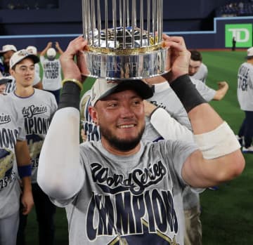 ロハスのWS起死回生弾の直前、スミスが告白したまさかの心境「ショウヘイのために…」 今オフFAも貢献度を強調「ミギーは素晴らしいチームリーダーだ」