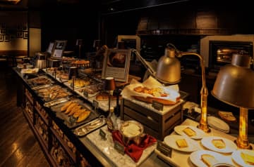 【必食】この「パン食べ放題」極上すぎる…！お洒落タパス＆こだわりスイーツも最高、今だけ秋メニューも♪