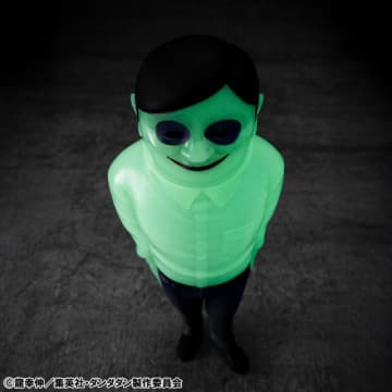 「ダンダダン」セルポ星人が不敵な笑みで…“バナナをください”!? 暗闇で光るフィギュアで登場
