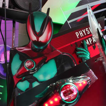 高さ2メートルから落下!「仮面ライダーゼッツ」撮影で、スーツアクターが頭蓋骨骨折などの重傷