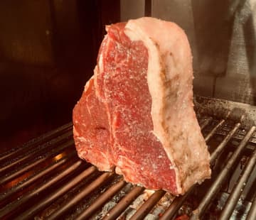 炎を上げない極上グリル！銀座「Latina PARRILLA」がアルゼンチン産Tボーンステーキ特別コースを開始！熾火で焼き上げる赤身の王者を堪能せよ！