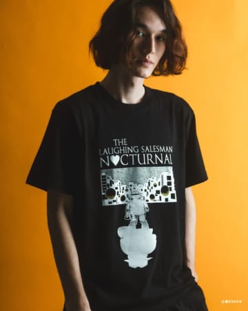 「笑ゥせぇるすまん」喪黒福造の“ドーン!!!!”Tシャツで、ココロのスキマも埋まる♪ 日常使いなアパレル登場