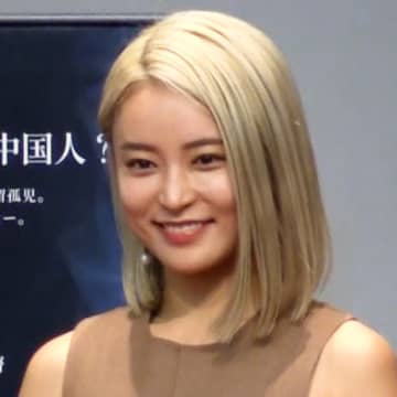 小島瑠璃子「文字を書くお仕事もやってみたい」 活動再開発表から約1か月 金髪姿で今後について語る