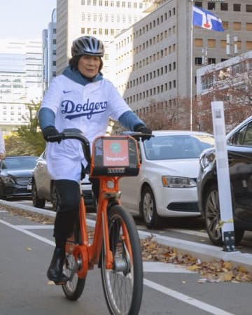 トロント市長、ド軍ユニ姿　ワールドシリーズ賭け敗北