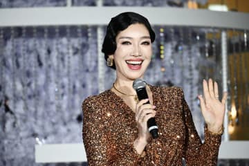 アンミカ人生初！？大阪のツリー点灯式に登場「私もオーナメントのつもりで」